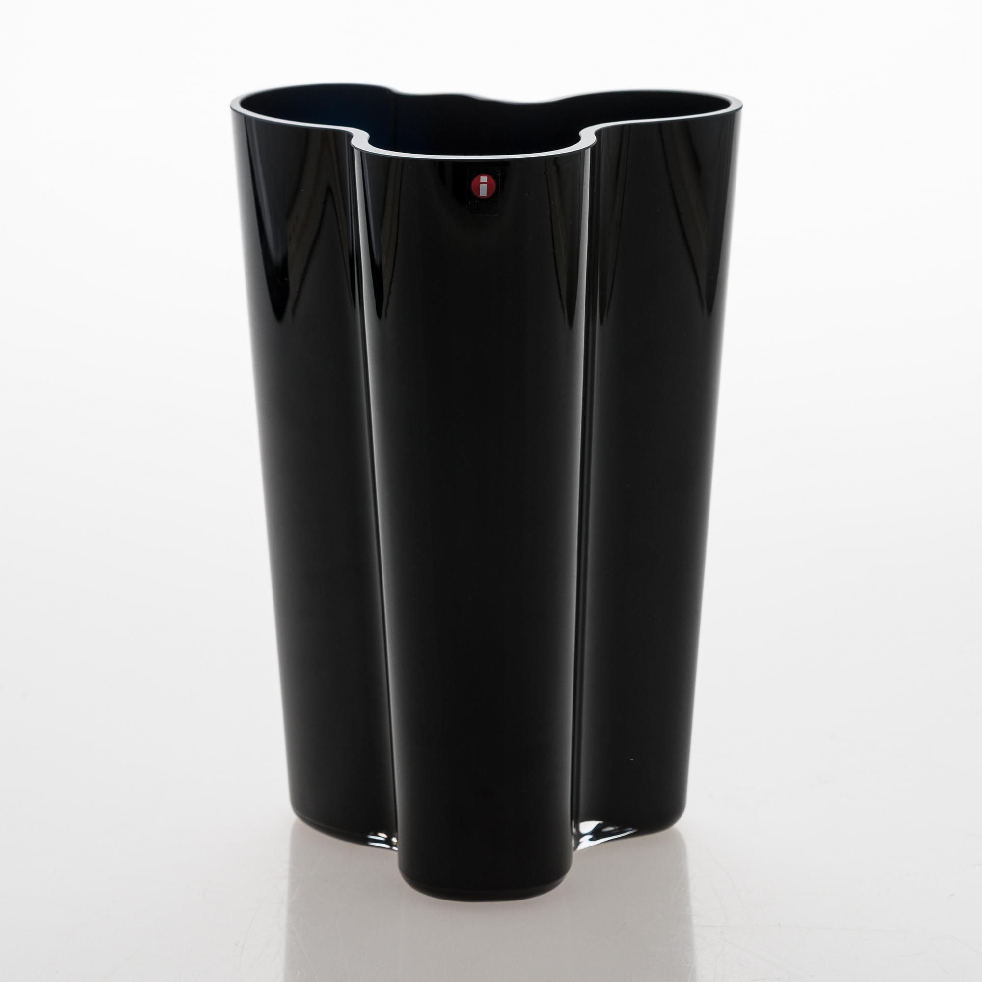 Alvar Aalto,  maljakko, merkitty Iittala.