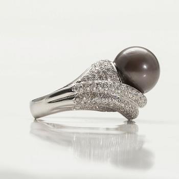 A RING, 18K white gold. Tahiti pearl 13 mm. Brilliant cut diamonds 246 pcs. c. 2.40 ct. Size 17-. Weight 17,9.