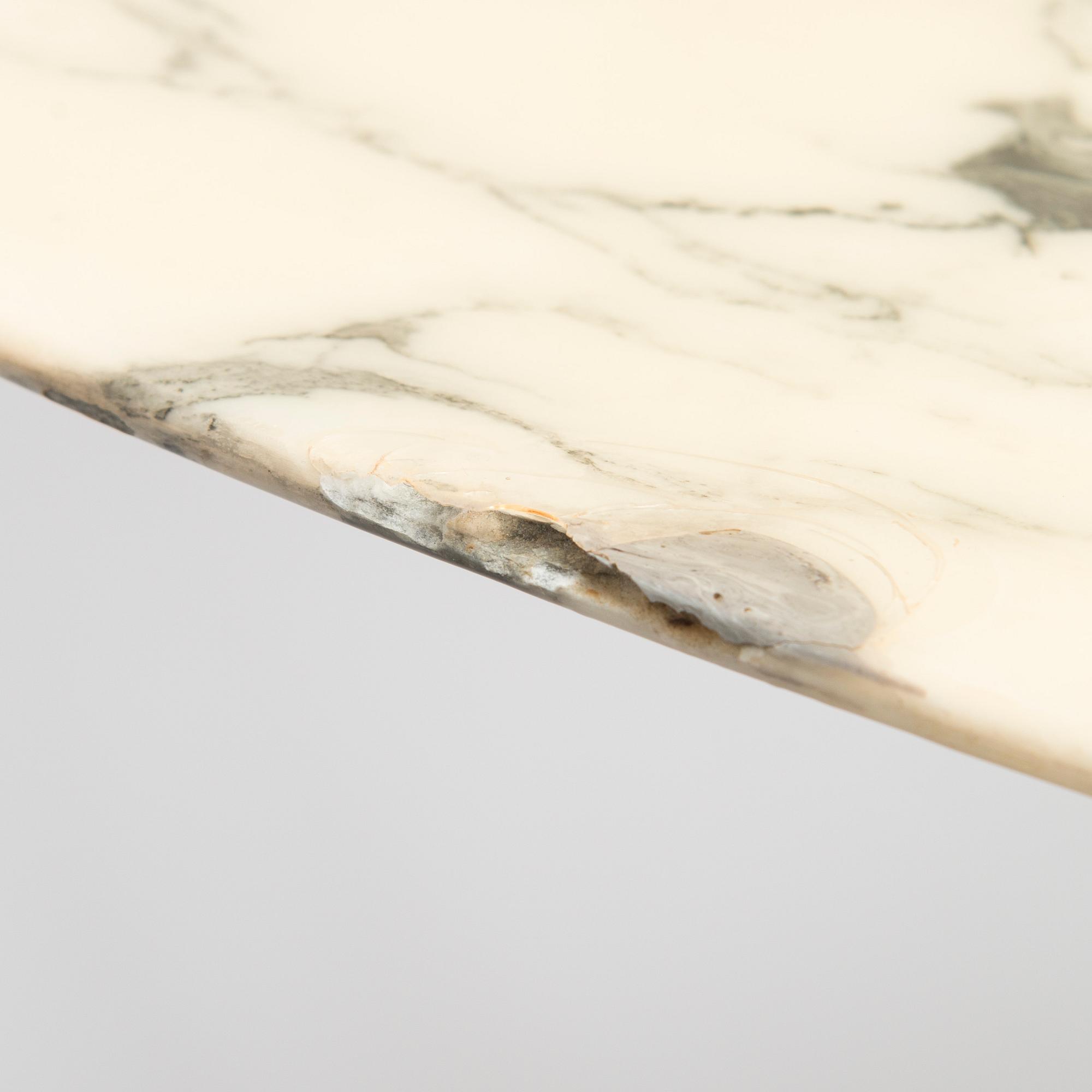 Eero Saarinen, A mid-20th century  'Tulip' dining table, for Artek, manufactured under licens by Billnäs factory.