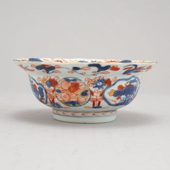 An imari bowl, Qing dynasty, Kangxi (1662-1722).