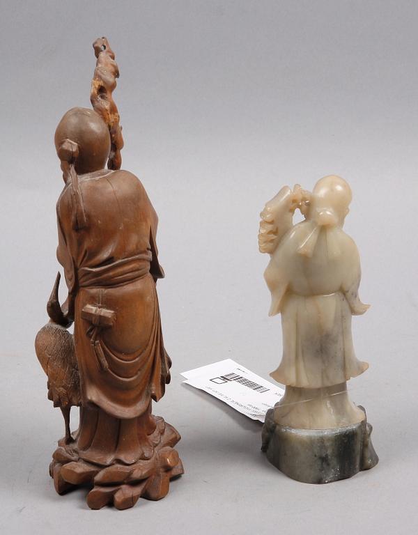 FIGURINER, 2 st, trä och sten, Kina. 1900-tal.
