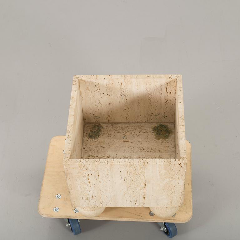 A TRAVERTINE FLOWER POT, second half of 20th century.