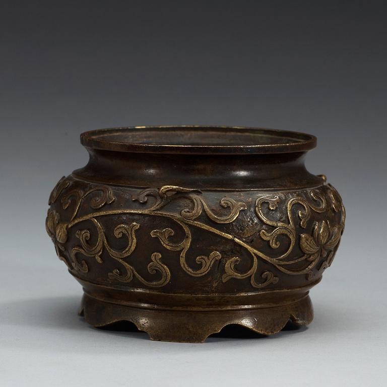 A bronze censer, Qing dynasty, 19th Century.