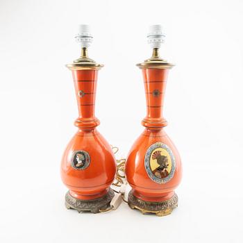 Bordslampor ett par omkring 1900.