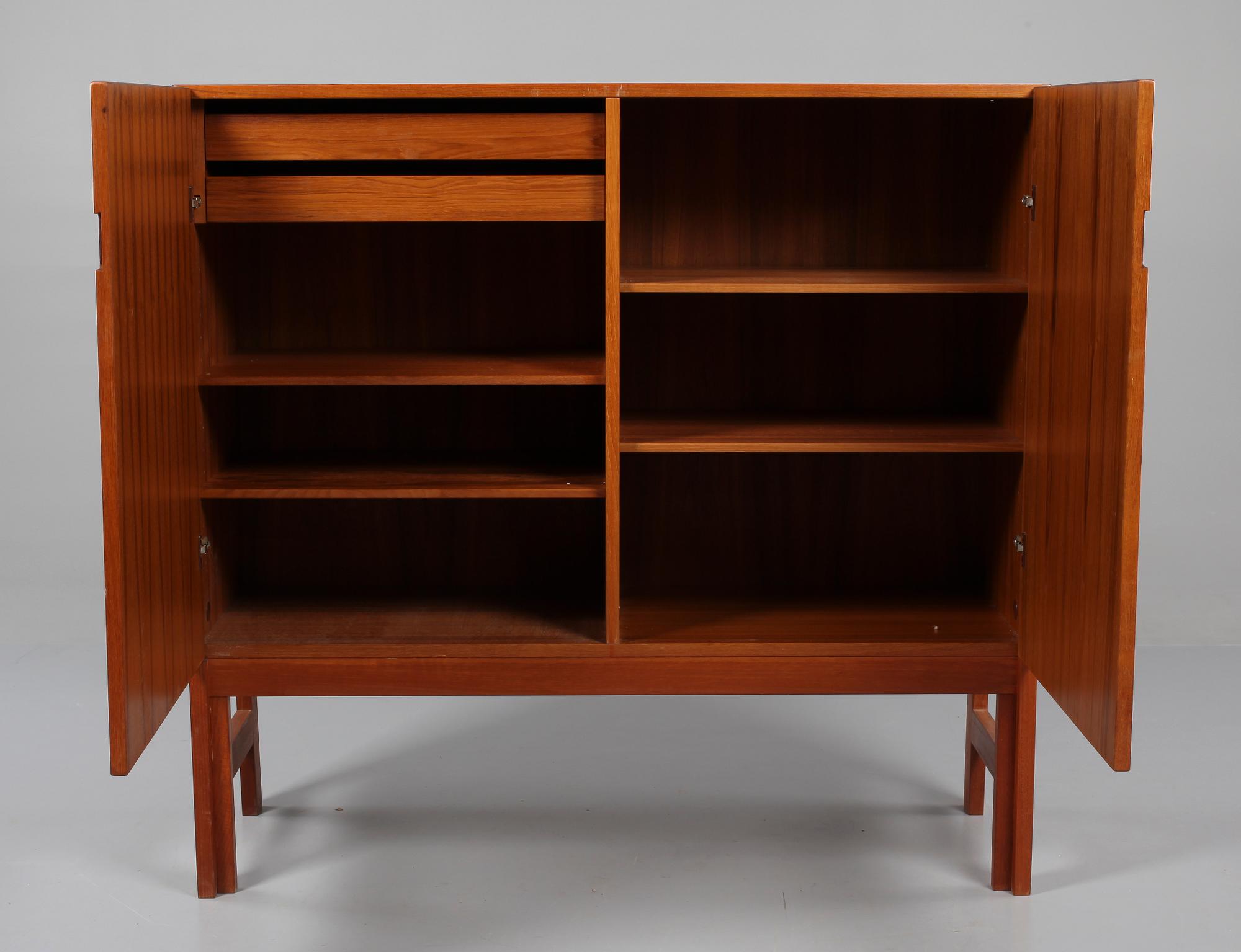 SIDEBOARD, 1900-talets mitt.