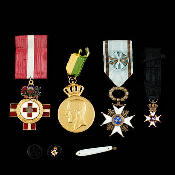 ORDNAR OCH MEDALJ, 5 delar, bl.a Lettiska tre stjärnors orden.