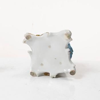 Figurin/tekanna, porslin, Europa, 1900-tal.