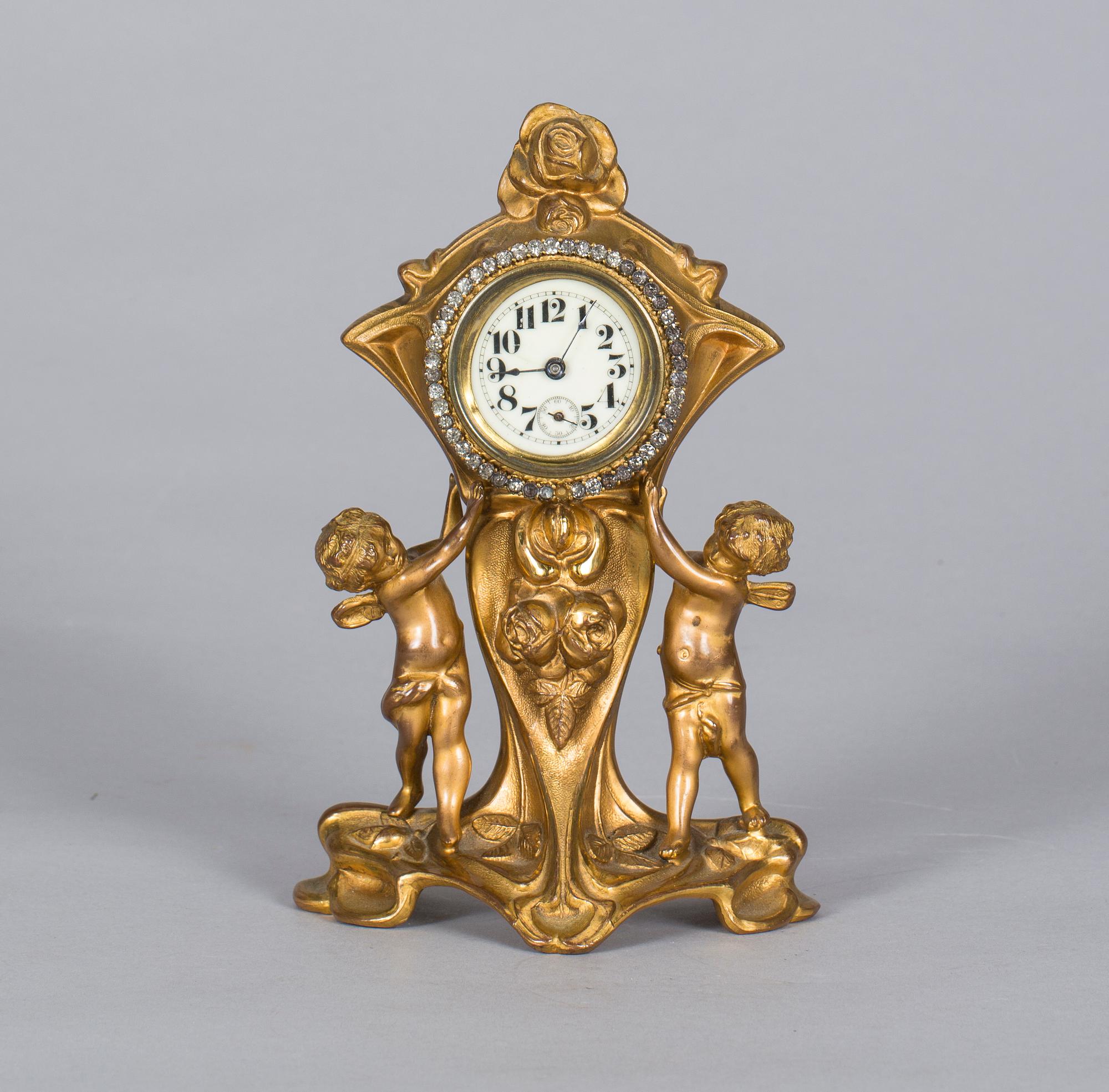 BORDSUR, koppar, jugend. 1900-talets början.