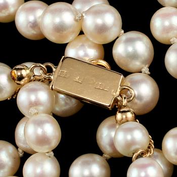 COLLIER, odlade pärlor med lås i 18k guld med otydliga svenska mästarstämplar.