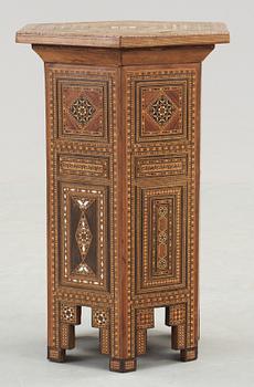 RÖKBORD, orientalisk, 1800-talets andra hälft.