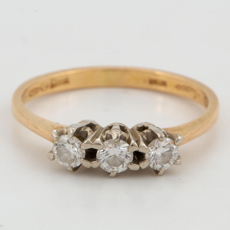 RINGAR, 3 st, med briljantslipade diamanter, totalt 0.78 ct.