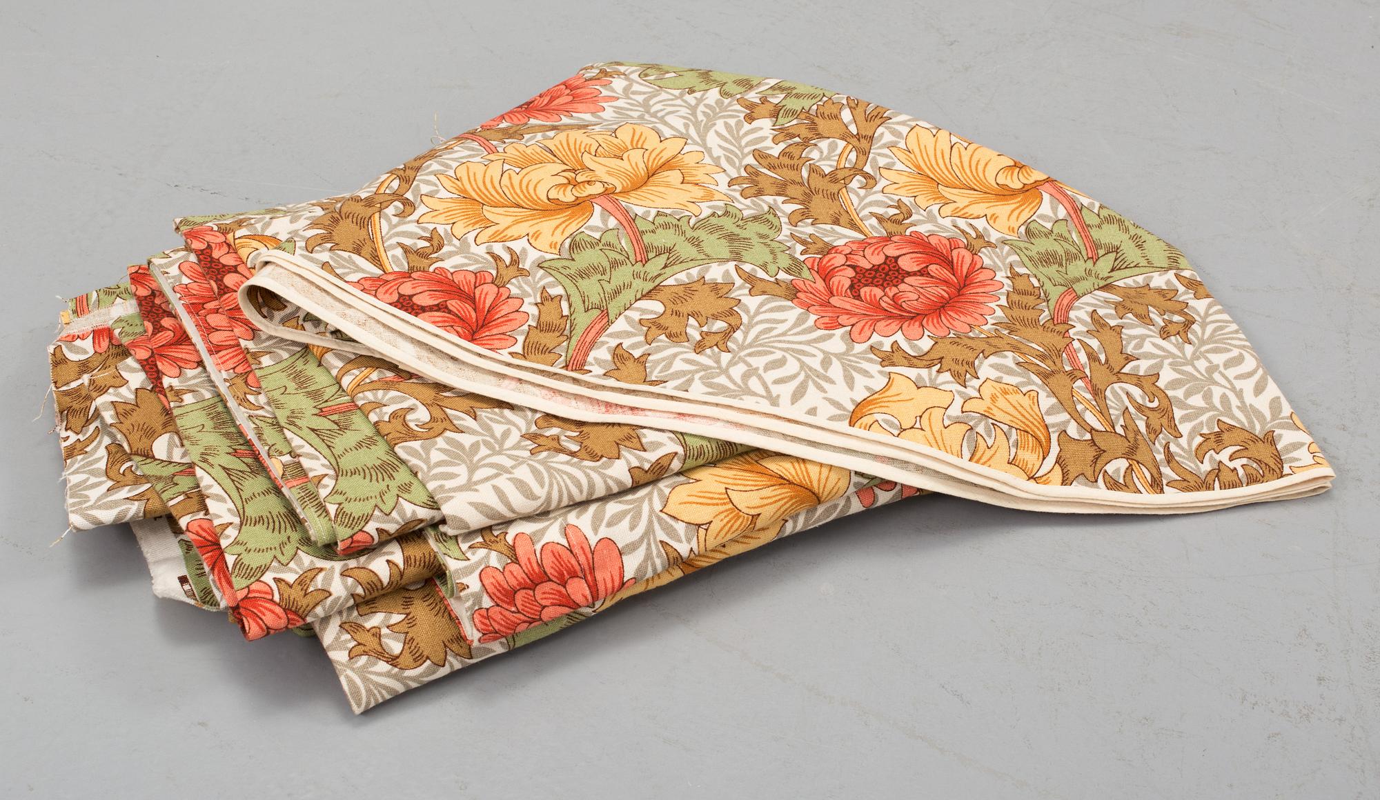 Curtains and tablecloth, including William Morris 'Honeysuckle and Tulip' and 'Chrysanthemum', 20th Century.