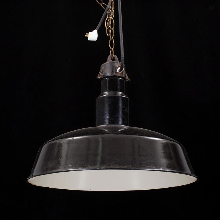 A mid 1900s ceiling lamp.