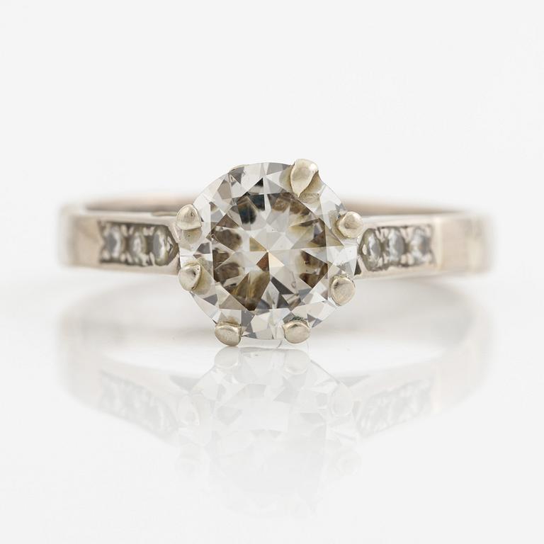 Ring in 18K white gold set with a brilliant-cut diamond.