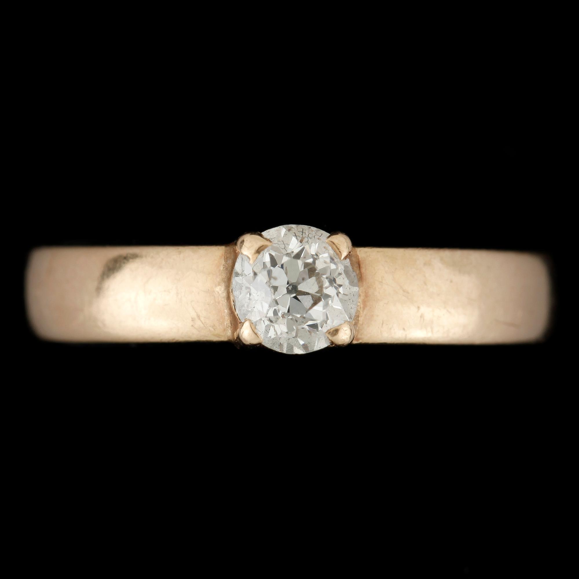 RING, 18k guld med gammalslipad diamant ca0,35ct. Vikt 3,7g.
