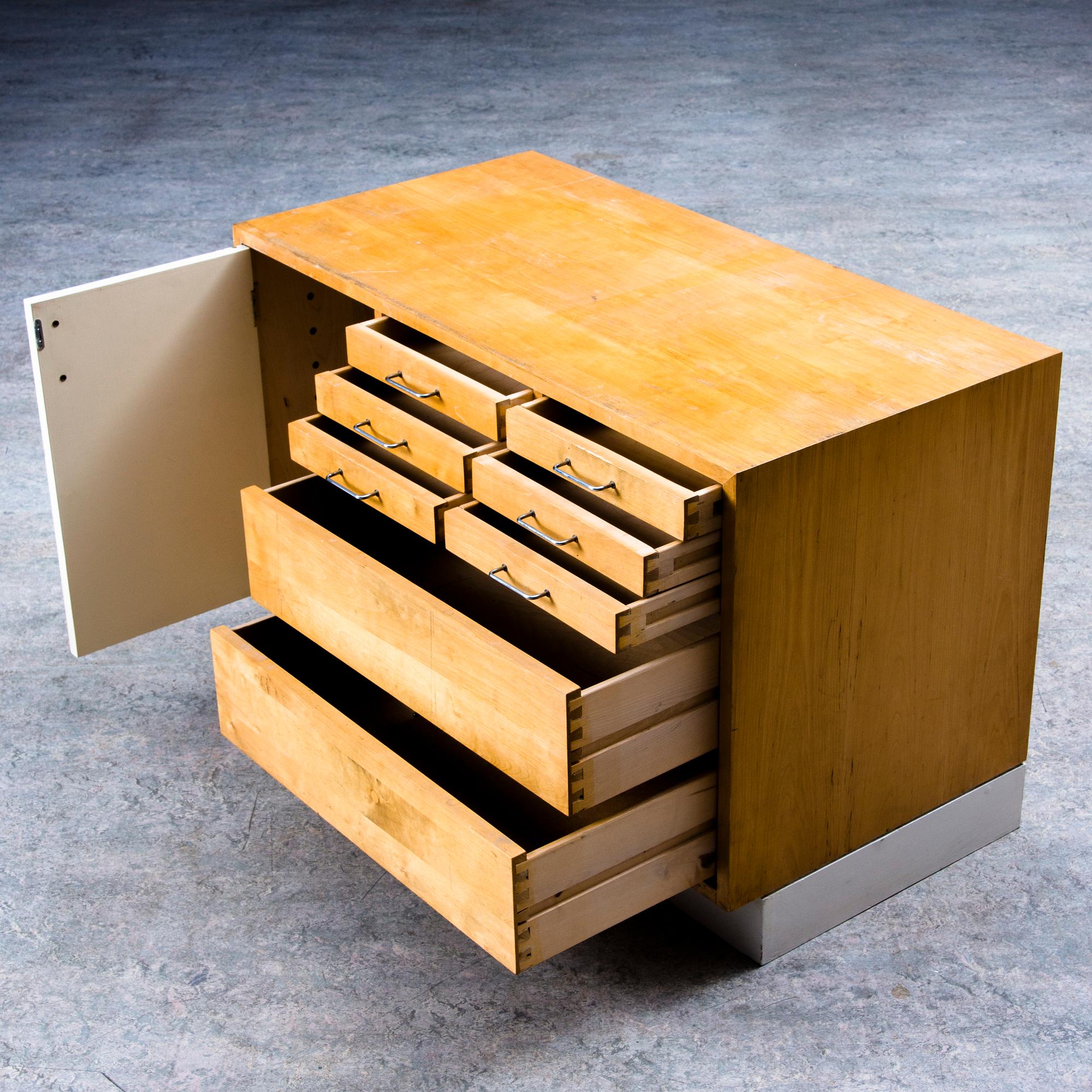 SAKARI LAITINEN, SKÅP. "Sakke". Arkitektbyrå Alvar Aalto,1960-tal.