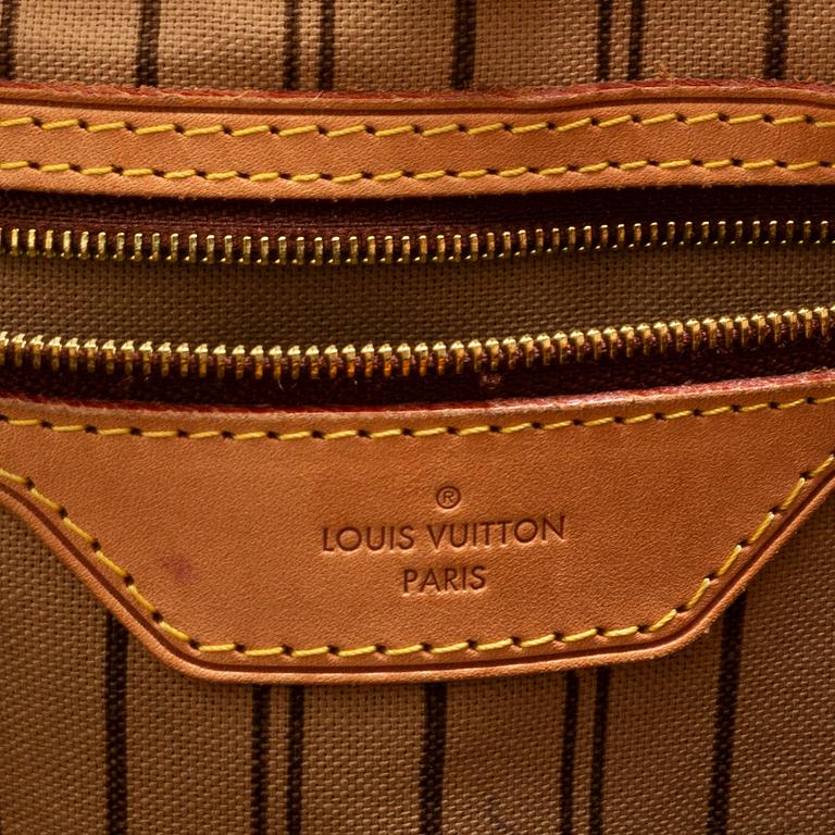 LOUIS VUITTON, 'Delightful MM' bag.