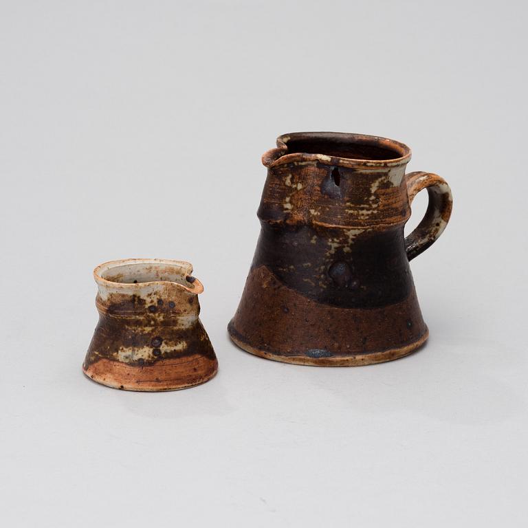 KYLLIKKI SALMENHAARA, A PITCHER AND A CREAMER. Signed KS Arabia. 1950s.