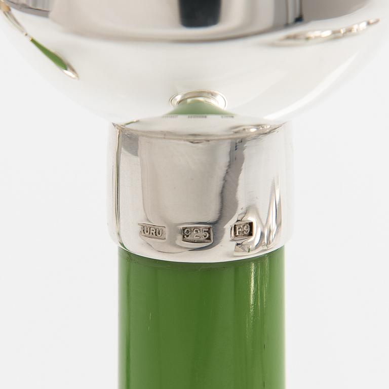 A decanter and snapsglasses "Dudes" in sterling silver and glass. Ru Runeberg 2007.