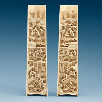 1555. VRISTSTÖD, ett par, elfenben. Qing dynastin (1644-1912).