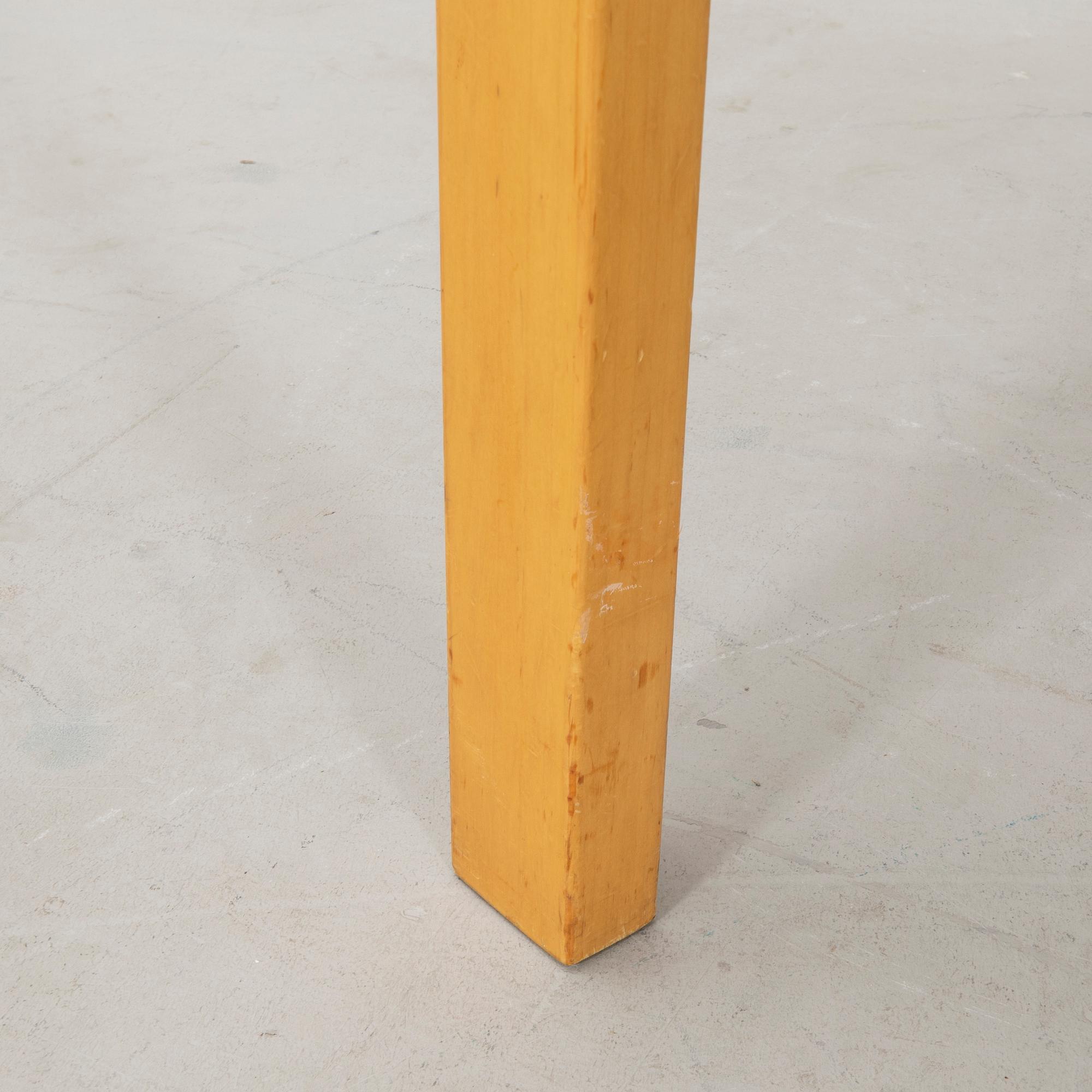 Alvar Aalto, matbord, modell 83, Artek, 1900-talets senare del.