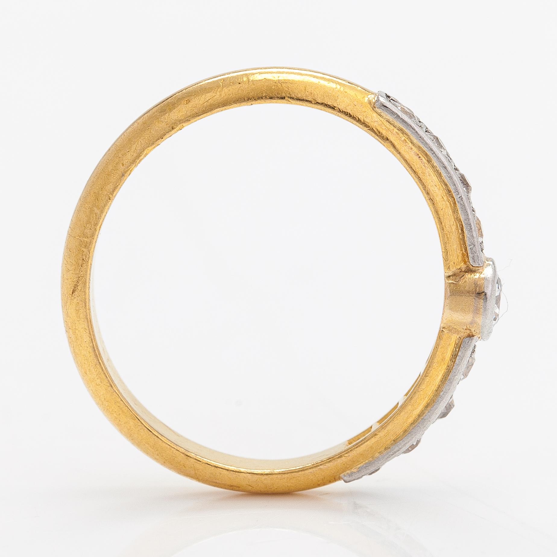 A 23K ogld ring with diamonds ca. 0.38 ct in total. Sweden 1946.