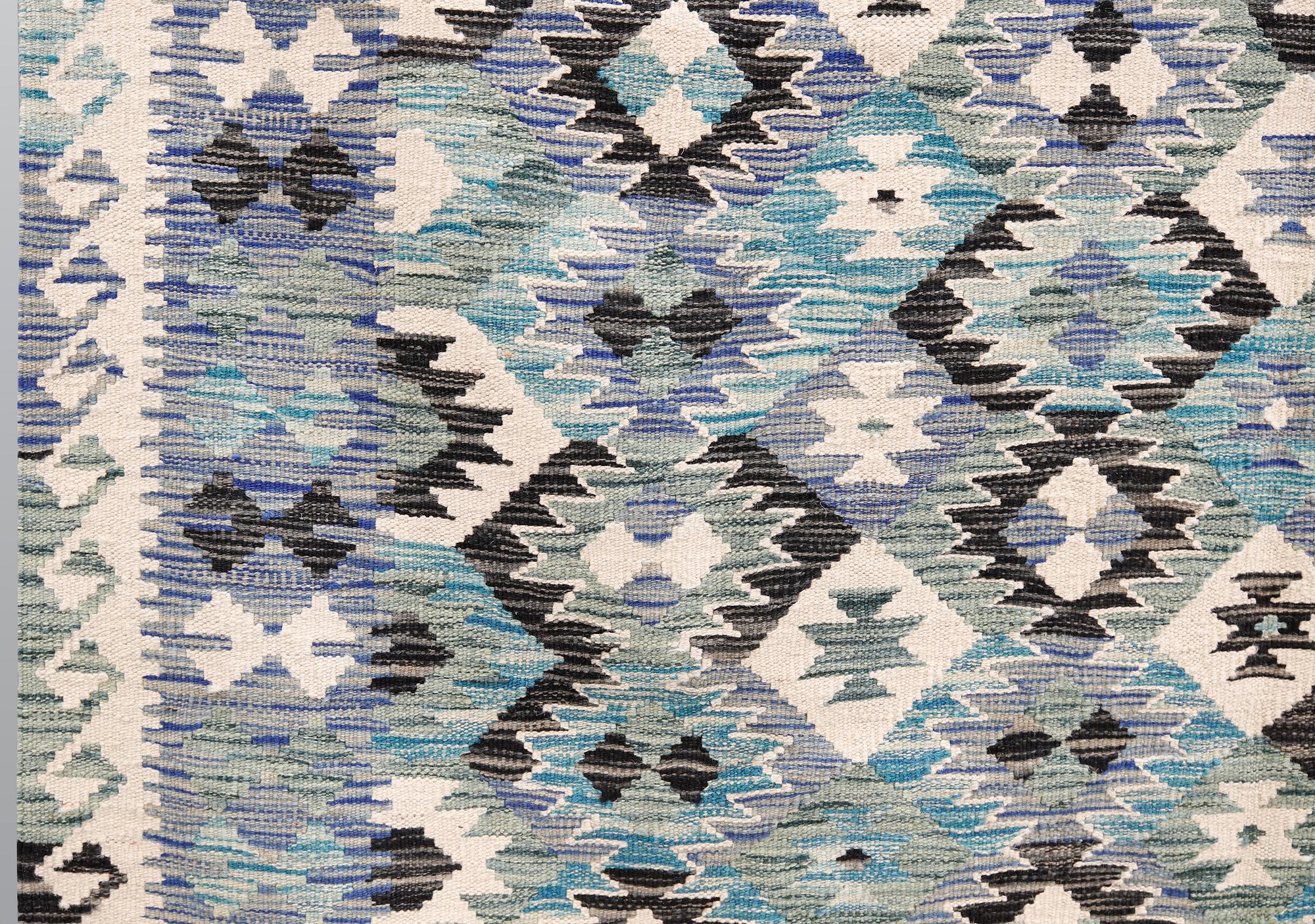 A Kilim carpet, ca 290 x 199 cm.