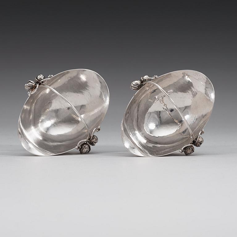 GEORG JENSEN, skålar, ett par, Köpenhamn ca 1915-21, design nr 235,