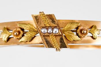 BRACELET.