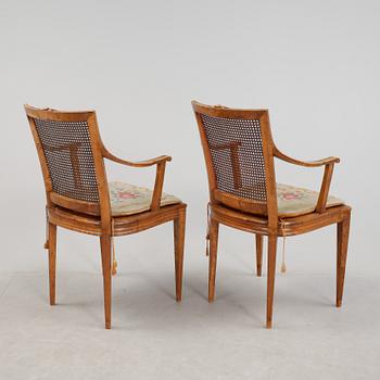 KARMSTOLAR, ett par, gustaviansk stil, 1900-talets första hälft.