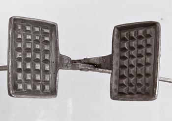 RÅNJÄRN, 2 st, gjutjärn, bland annat 1700/1800-tal.