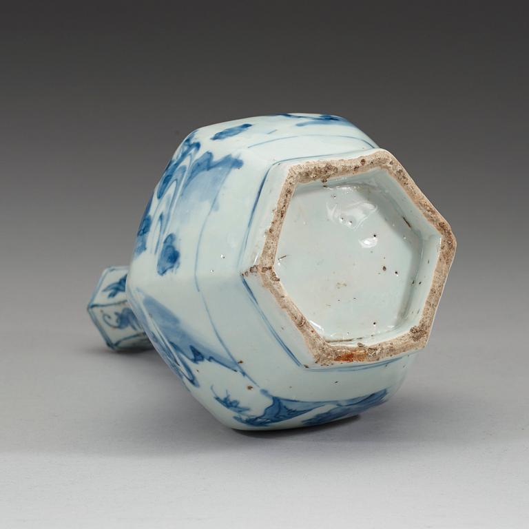 A blue and white bottle, Transition 17th century.