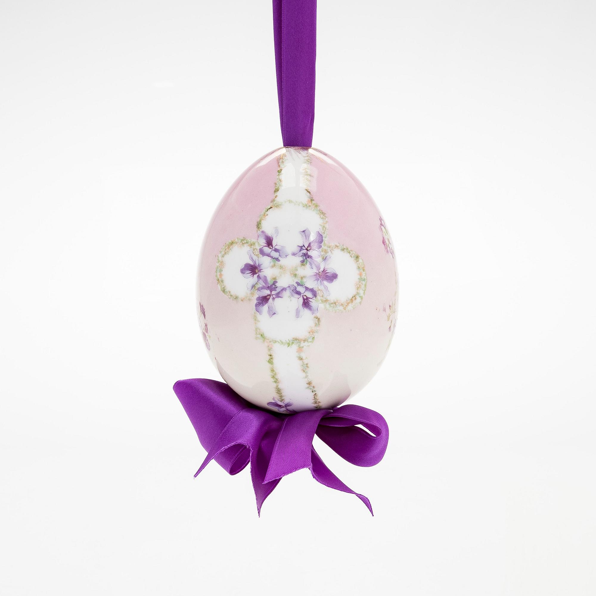 A Russian porcelain Easter egg from around the turn of the 20th Century.