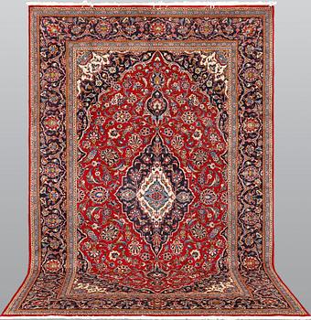 A Kashan carpet, approximately 315 x 200 cm.