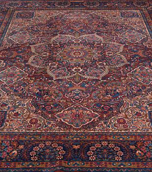 SEMI-ANTIQUE YAZD. 355,5 x 254,5 cm (as well as approximetley 1,5 cm blue flat weave at each end).
