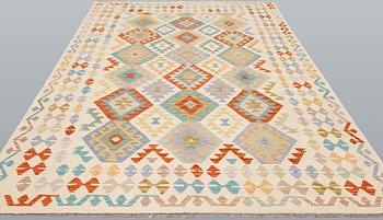 A kilim carpet, approx. 298 x 198 cm.
