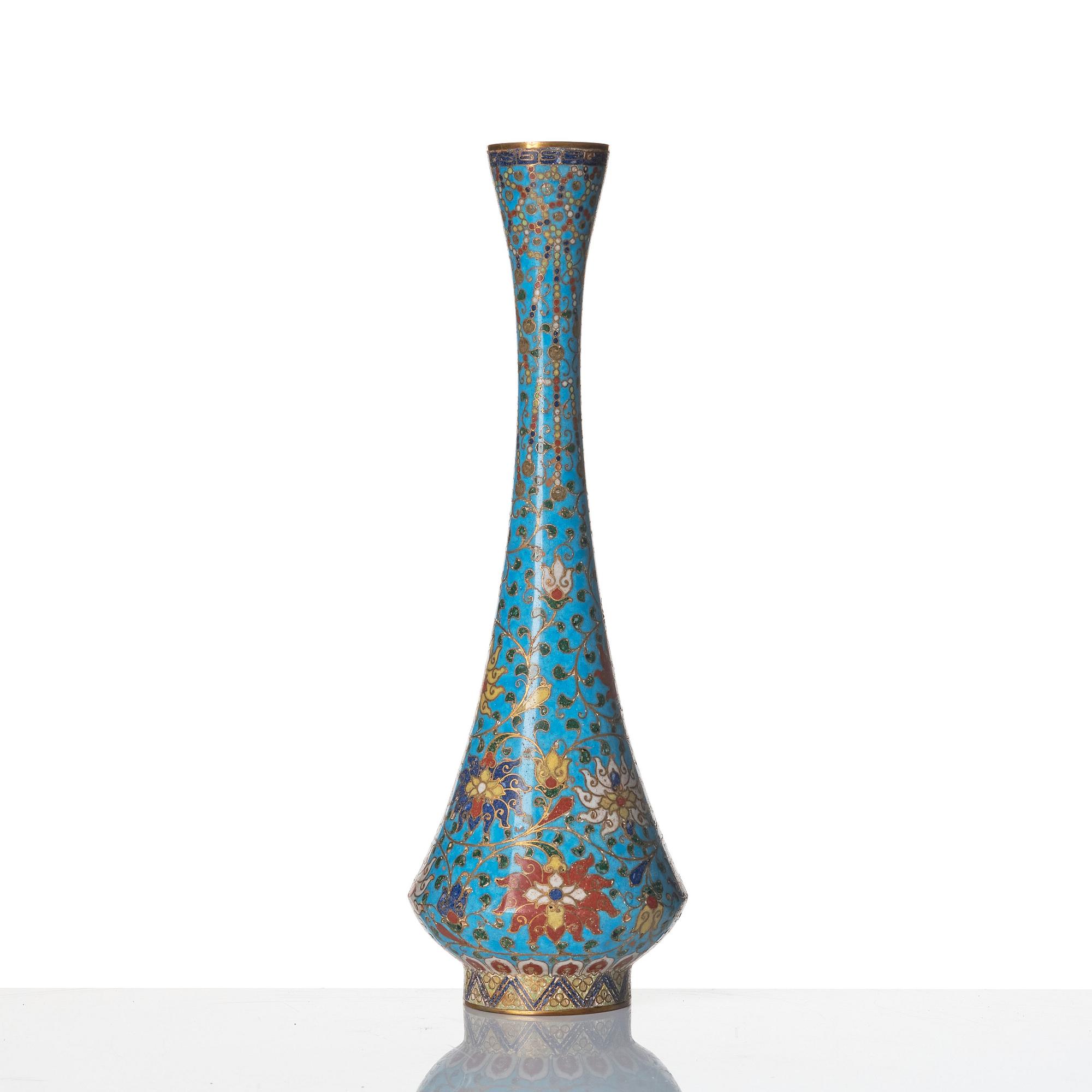 Vas, cloisonné. Sen Mingdynasti/tidig Qingdynasty.
