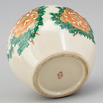 A Japanese satsuma vase, early 20th Century.