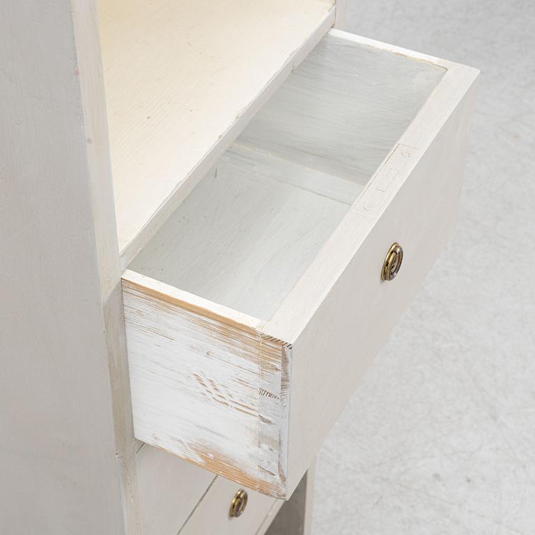 Skåp, tidigt 1900-tal.