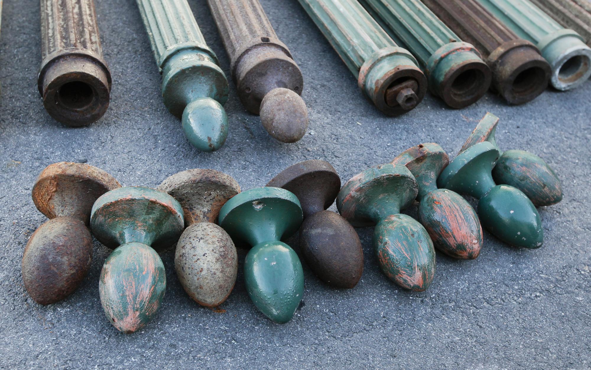 TRÄDGÅRDSSTOLPAR, 11 st, 1900-talets första hälft.