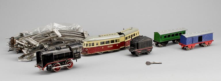 TÅGSET, 4 delar + räls. samt RÄLSBUSS "Autorail", Joustra + räls. 1900-talet första hälft.