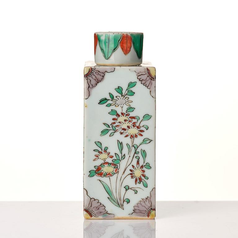 Tedosa med lock, kompaniporslin. Qingdynastin, Kangxi (1662-1722).
