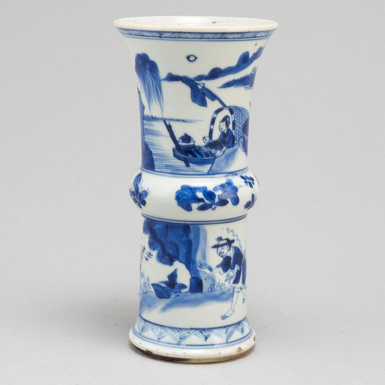 A blue and white vase, Transition, 17th/18th century.