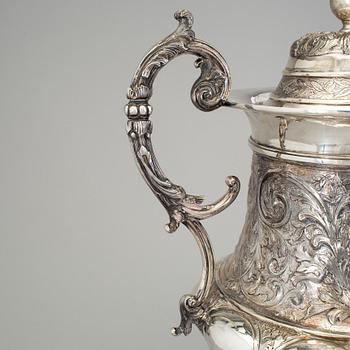 An English 19th century silver urn and cover, mark of John Newton Mappin, Mappin & Webb, London 1895.