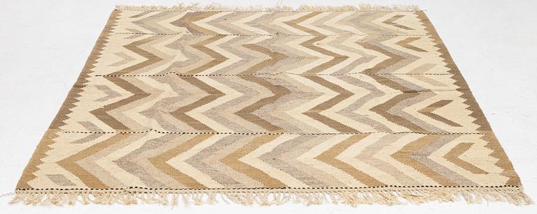A Kelim rug, c. 229 x 187 cm.