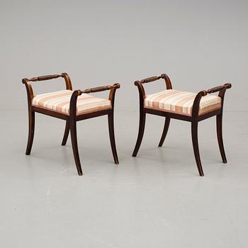 TABURETTER, ett par. Karl-Johan, 1800-talets mitt.