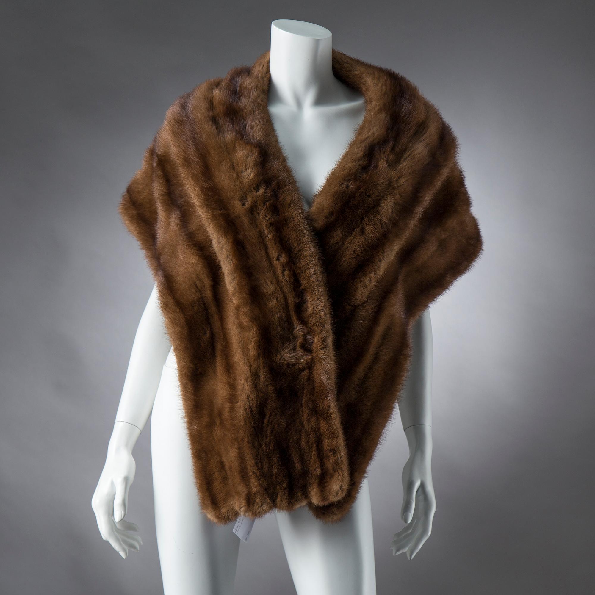STOLA, mink.