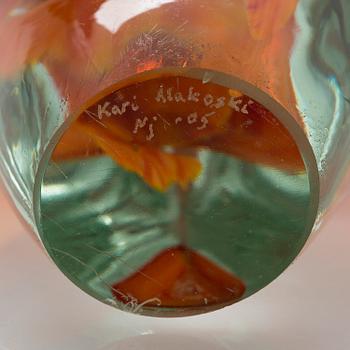 KARI ALAKOSKI, A glass sculpture/ vase. Signed Kari Alakkoski Nj-05.