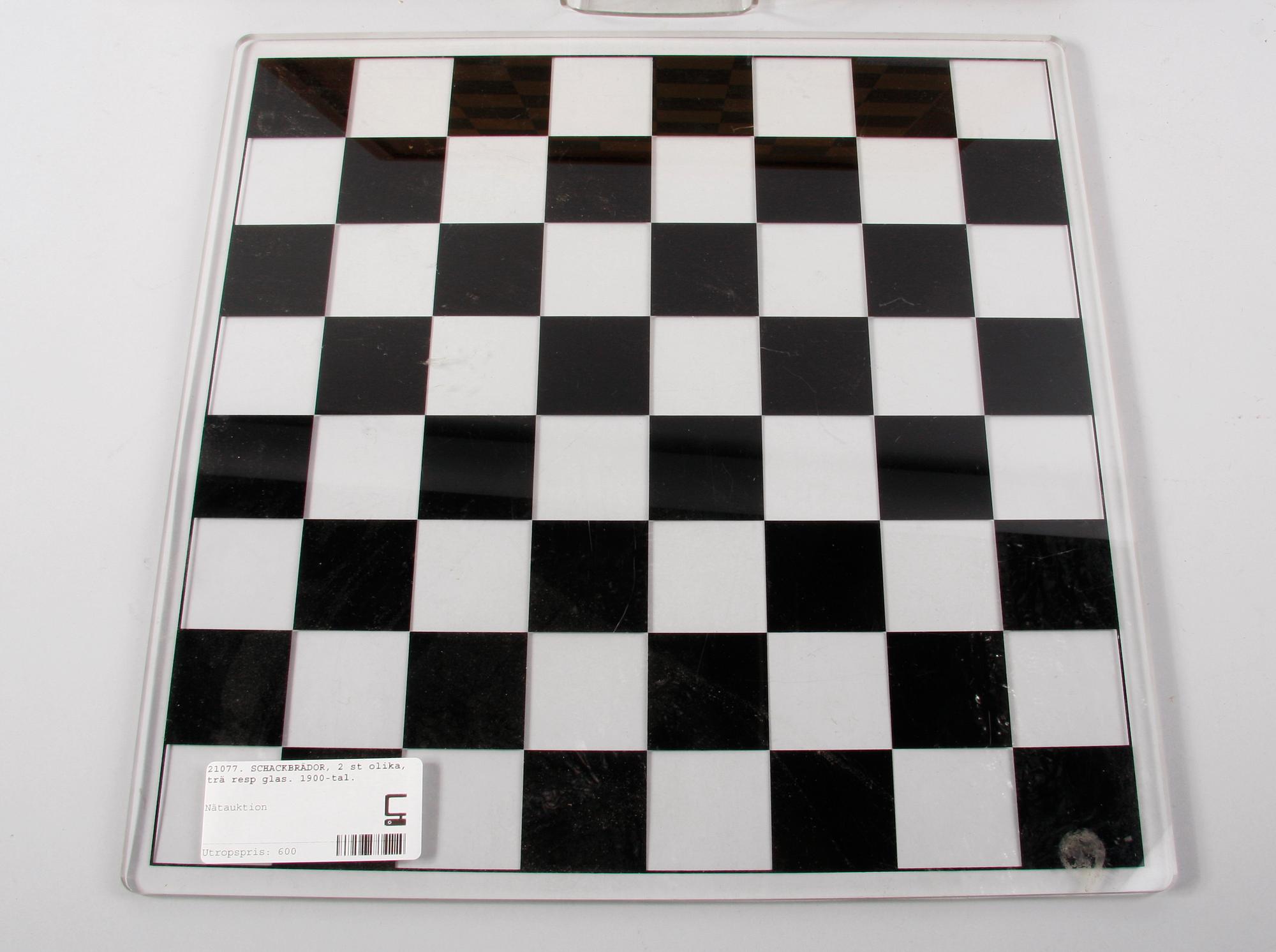 SCHACKBRÄDOR, 2 st olika, trä resp plexiglas. 1900-tal.