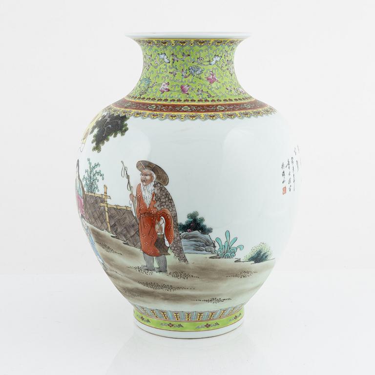 A Chinese porcelain vase from the 21th century.